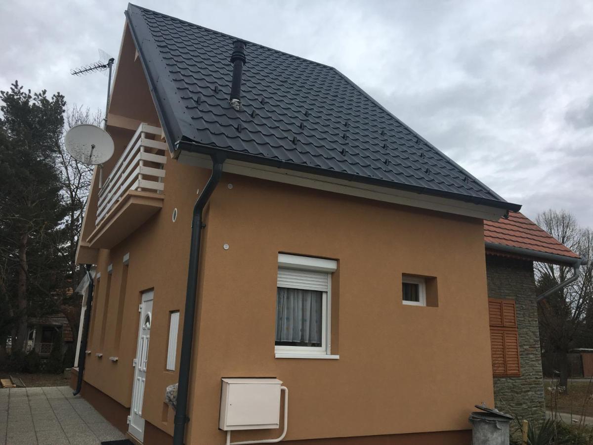 Pesti Apartmanhaz Бік Екстер'єр фото